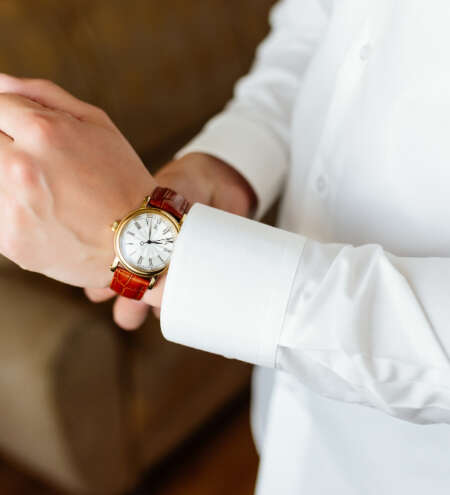 A guide to winding and operating vintage Omega watches. 5 essential rules to avoid damaging the movement